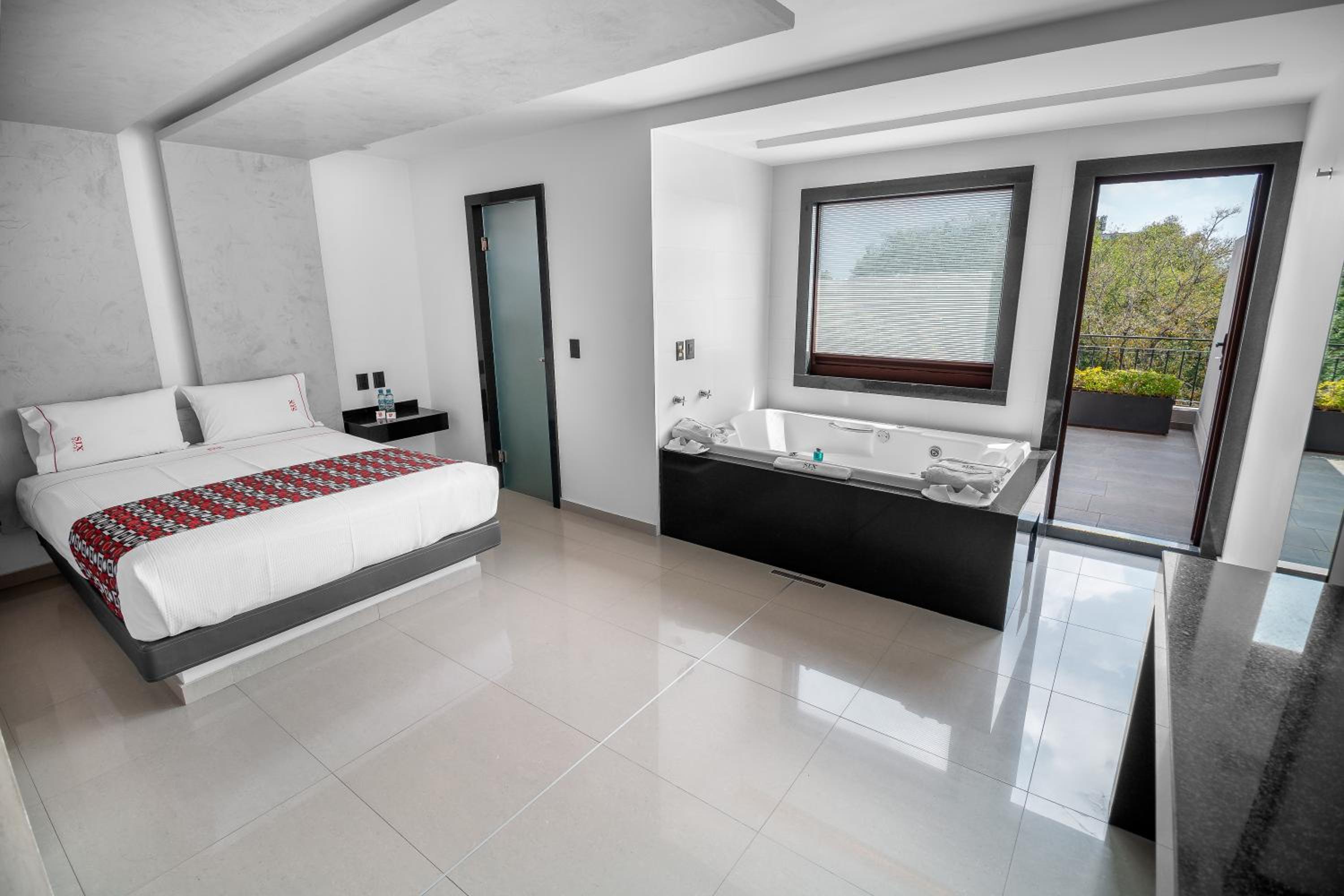 Suite, Hot Tub, Six Hotel 3/10