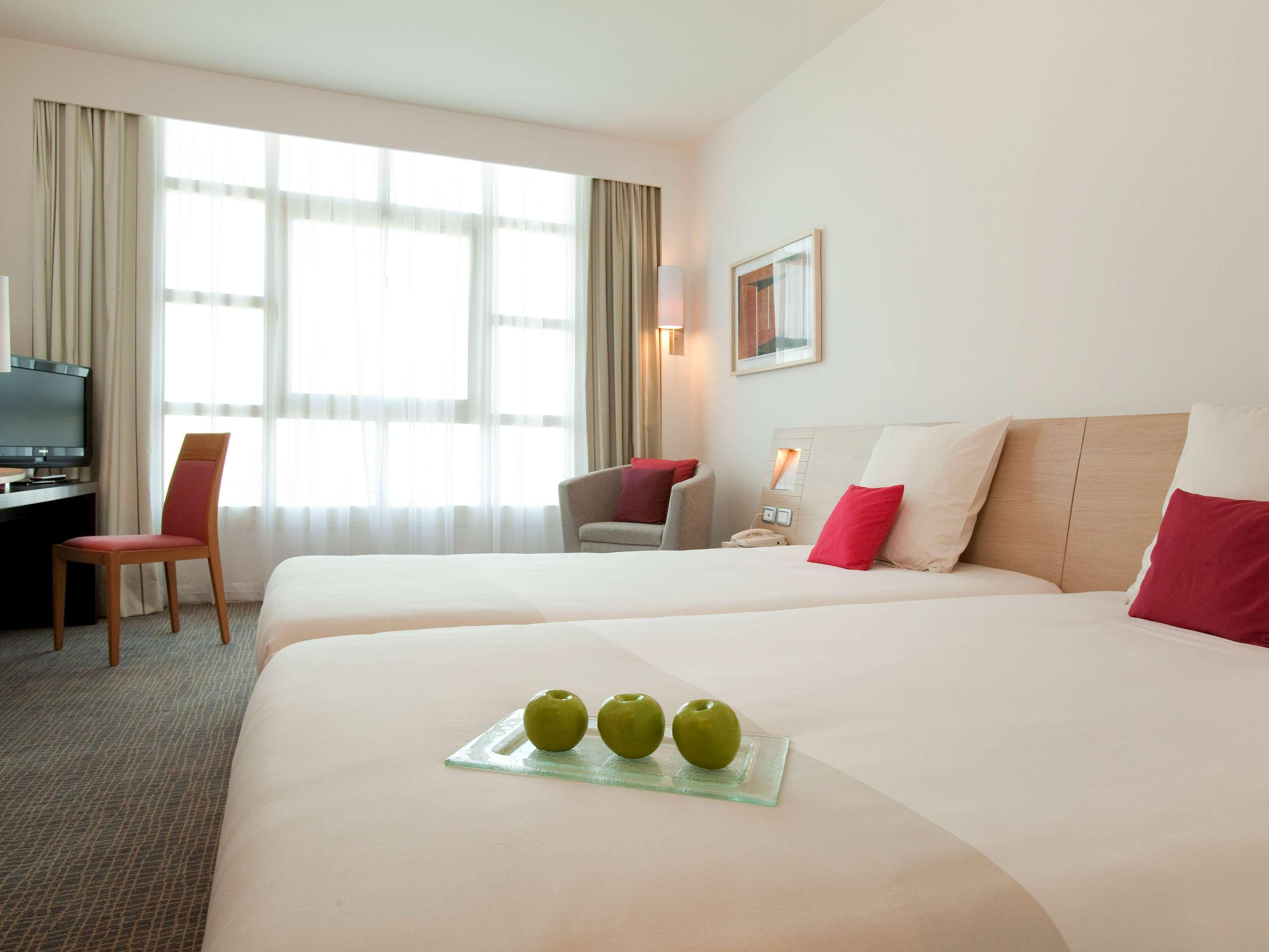 Superior, Twin Beds, City View