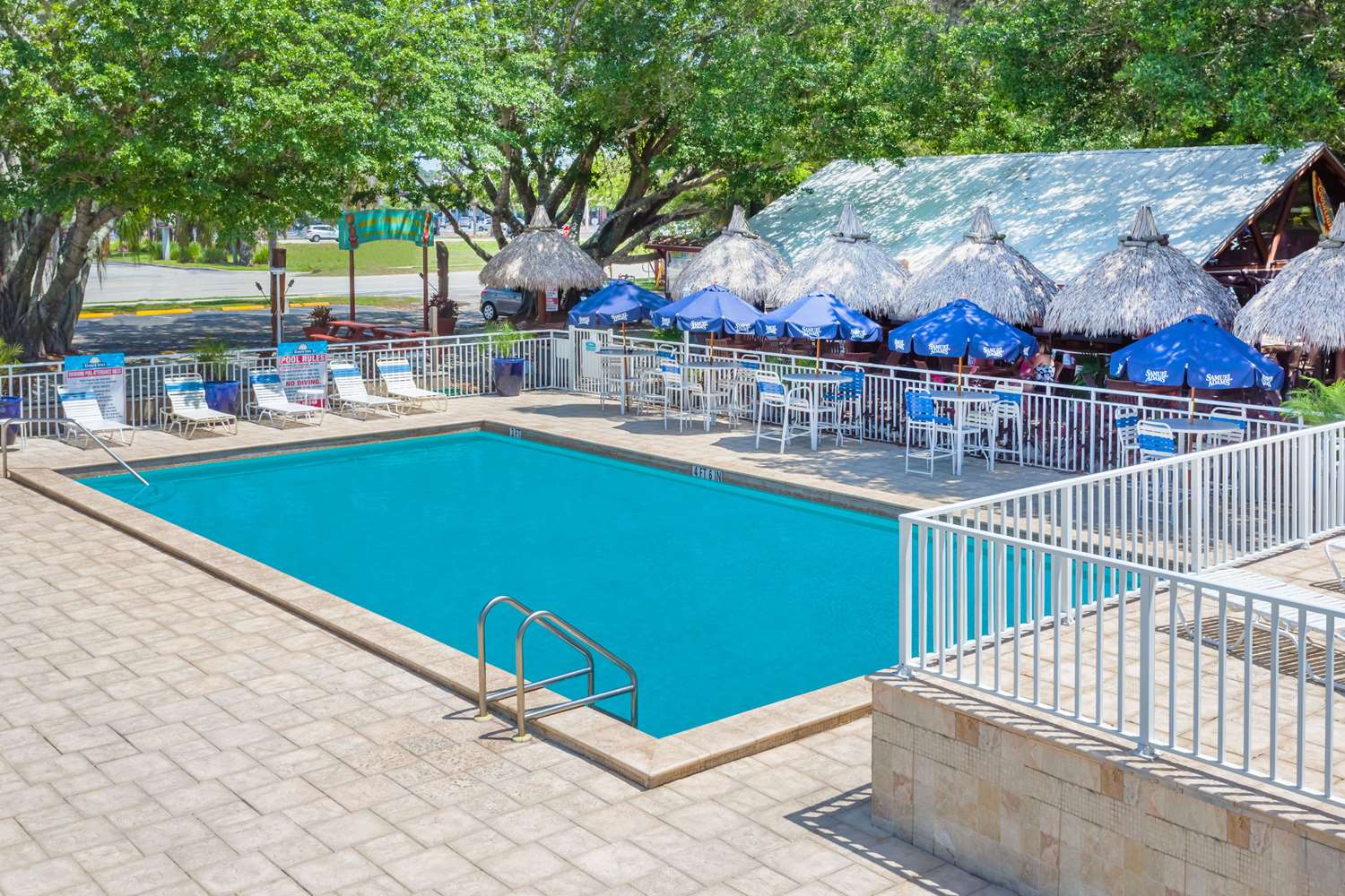 Days Inn by Wyndham Fort Myers Springs Resort 41/43