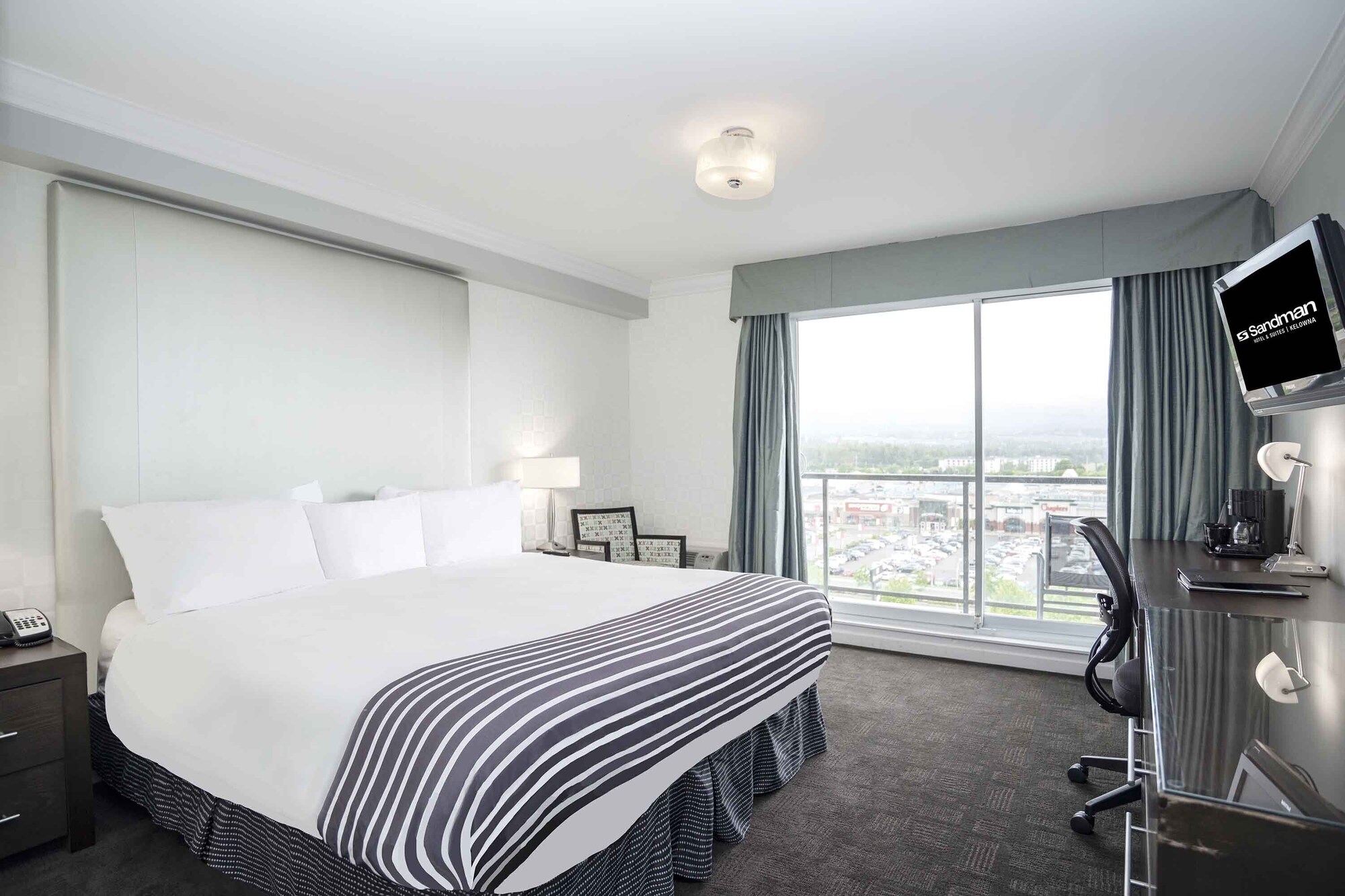 Tower, Executive, King Bed