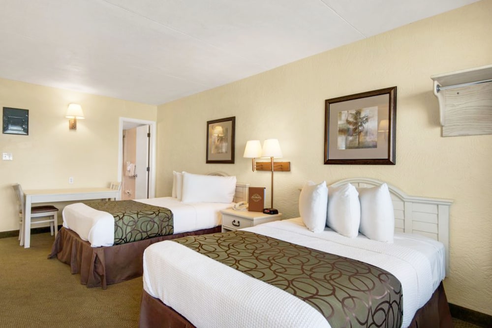 Ramada by Wyndham Panama City Beach / Beachfront 6/25
