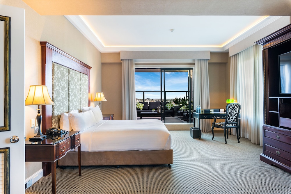 Plaza Suite