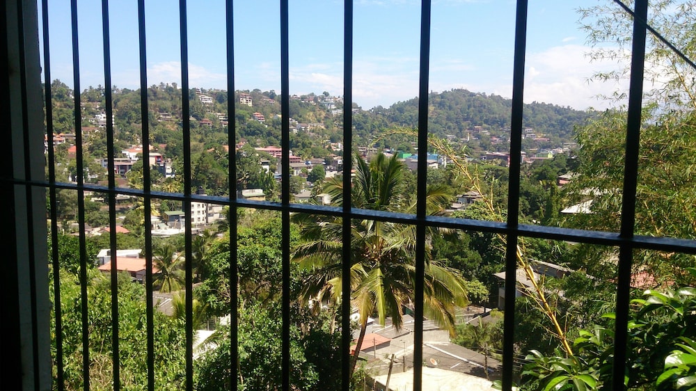 March 9 Hotel Kandy 10/19