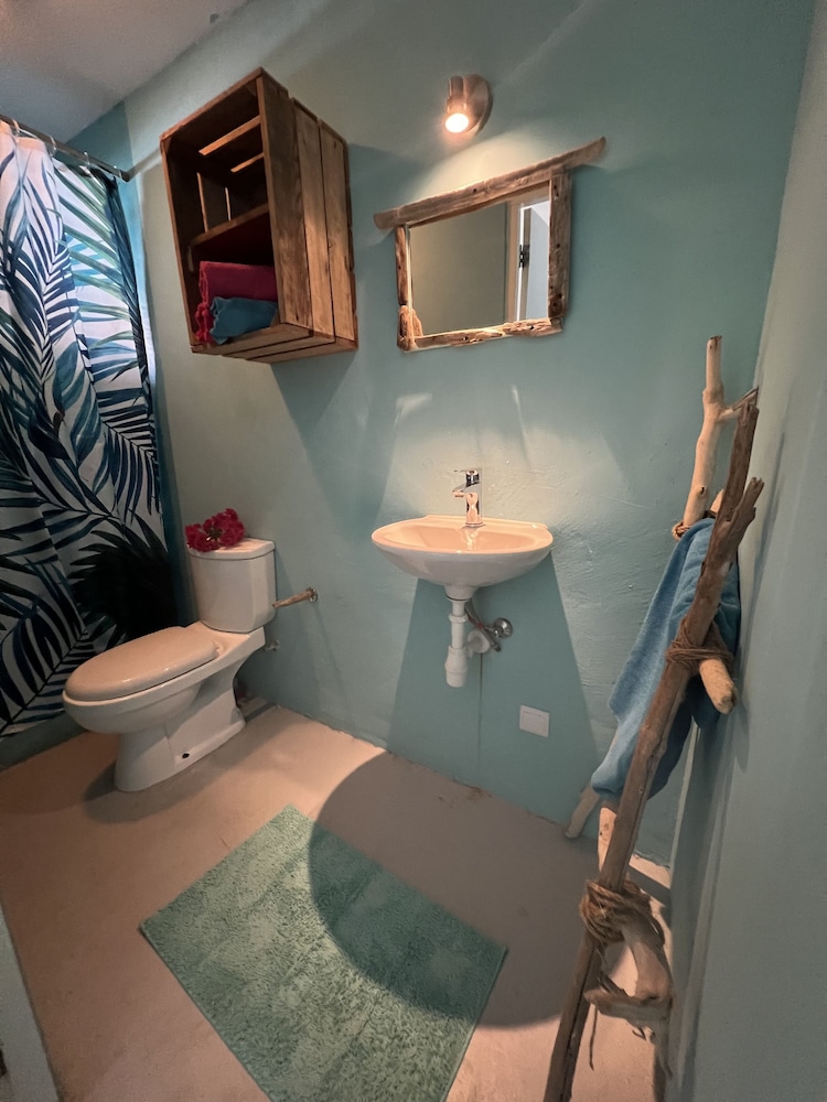 Tropical Breeze Apartments 24/49