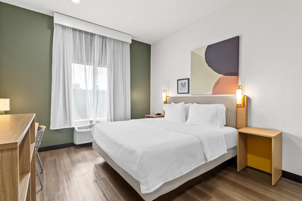 ROOM, KING BED
