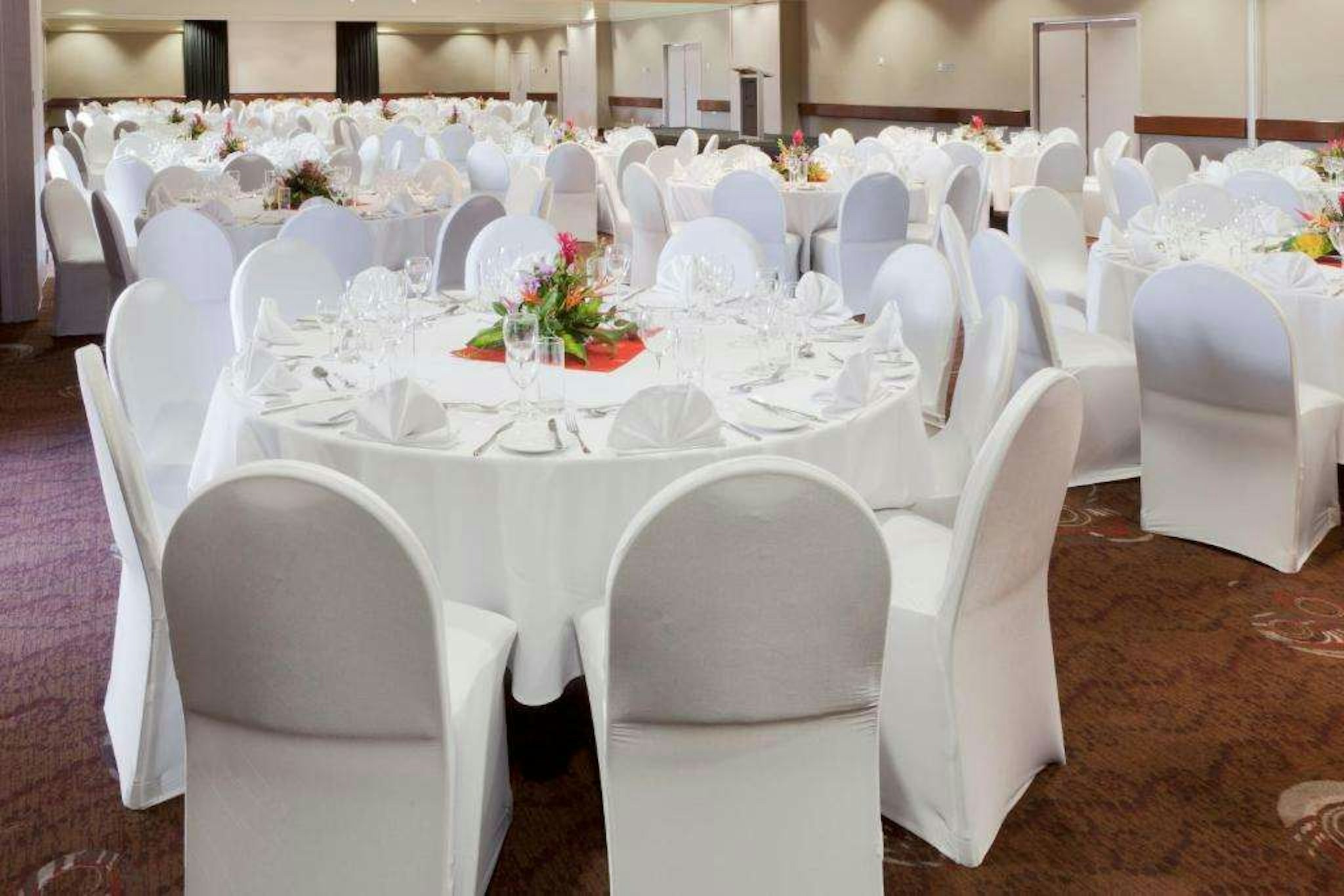 Crown Hotel Port Moresby 50/63