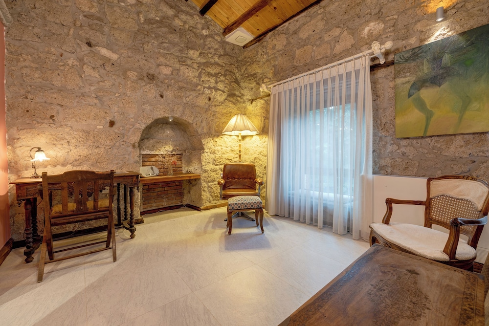 Sakin Ev Hotel 24/49