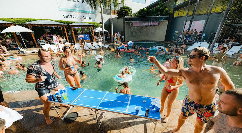 Gilligan S Backpackers Hotel Resort Cairns 58/65