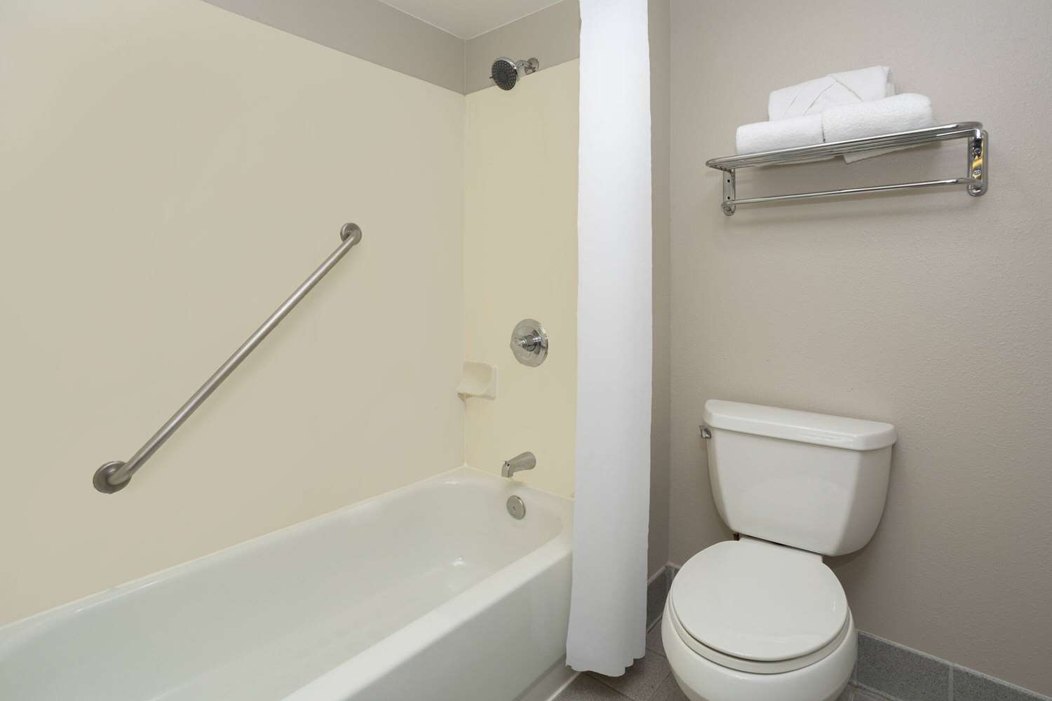 Days Inn & Suites by Wyndham Denver International Airport 32/37