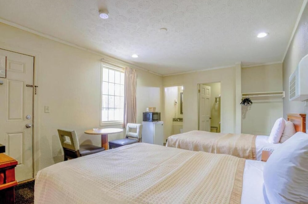 Deluxe 2 Full Beds Non Smoking