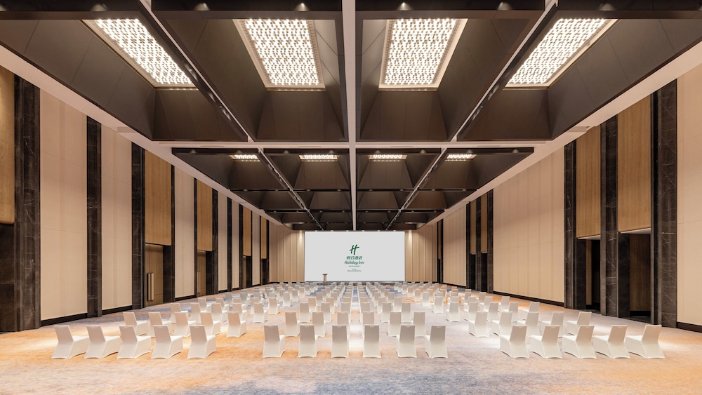 Holiday Inn Beihai Silver Beach by IHG 18/36