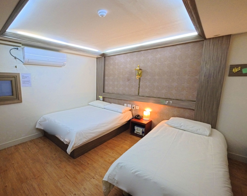 STANDARD, 1 DOUBLE AND 1 SINGLE BED