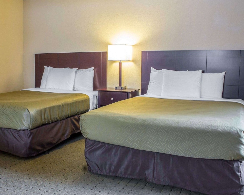 Econo Lodge Ames 4/21