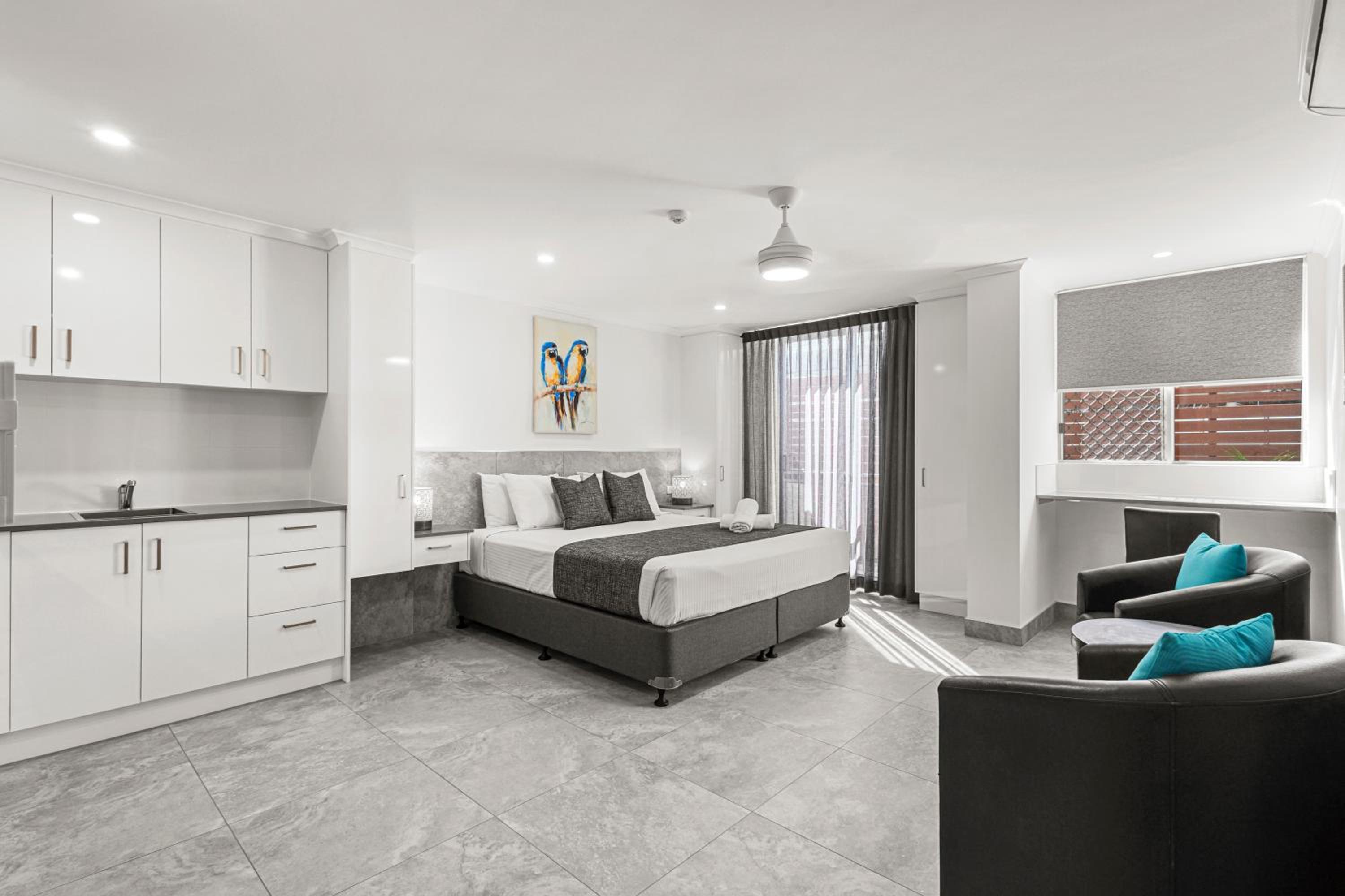 Motel, Ground Floor