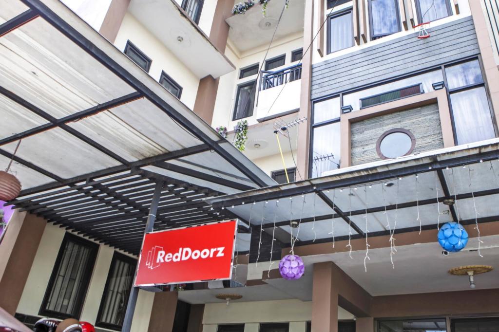Reddoorz Plus Near Isola Upi 1/30