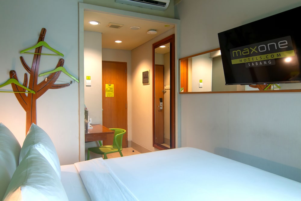 Maxonehotels At Sabang 20/50