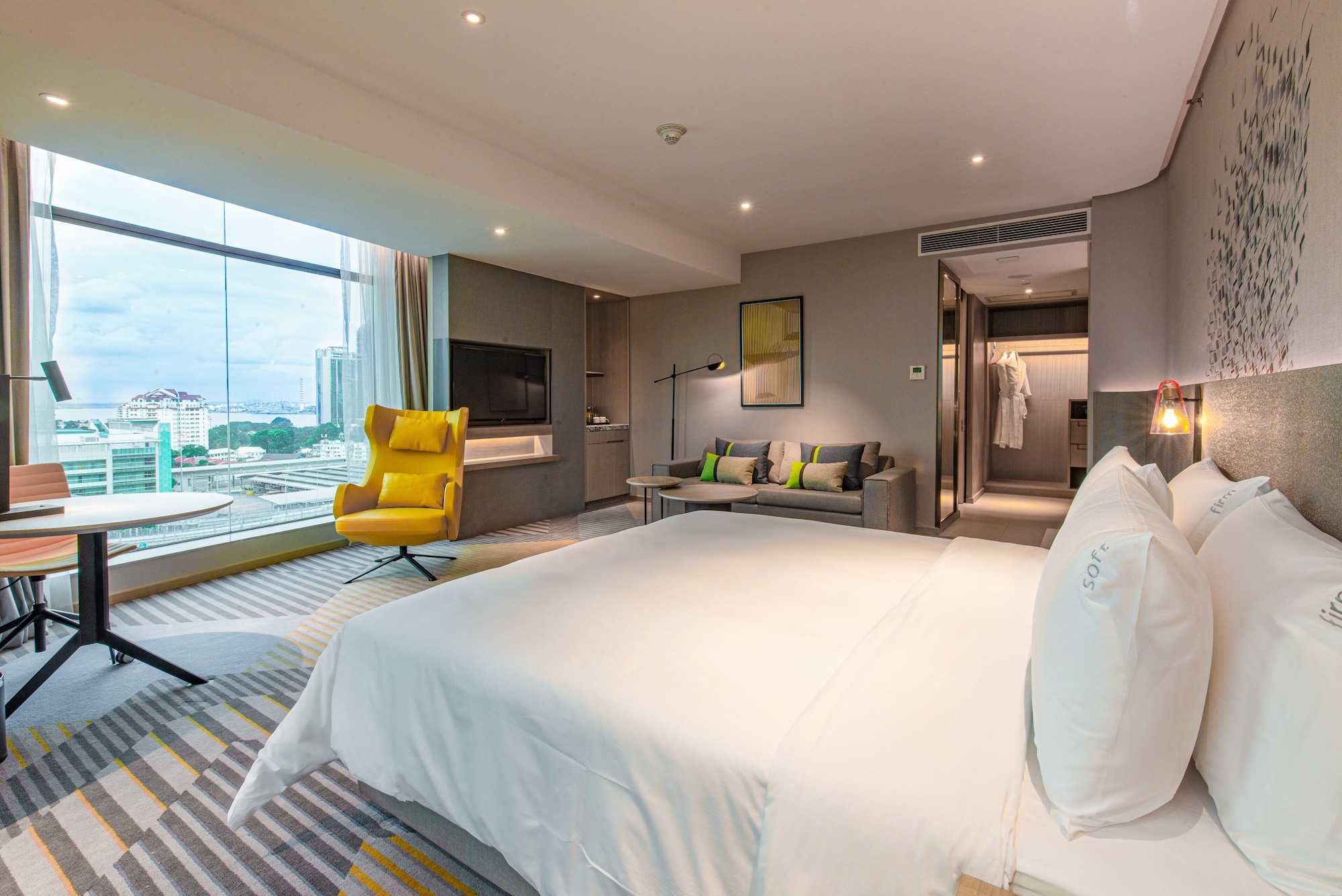 SUITE, KING BED, SEA VIEW