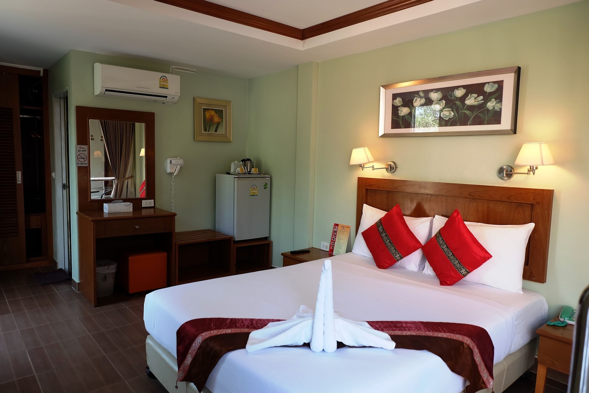 ROOM, DOUBLE BED