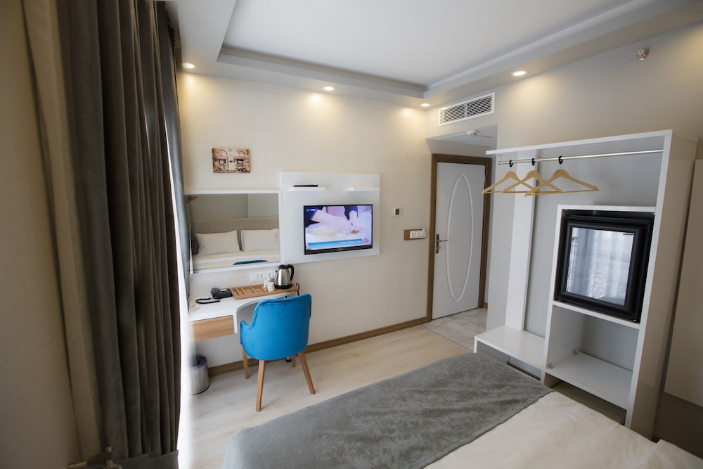 ROYAL INCI AIRPORT HOTEL 59/67
