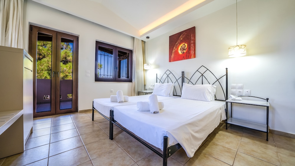 Junior Suite, Bungalow, 3 Beds, Sea View، Forest Park Hotel 2/5
