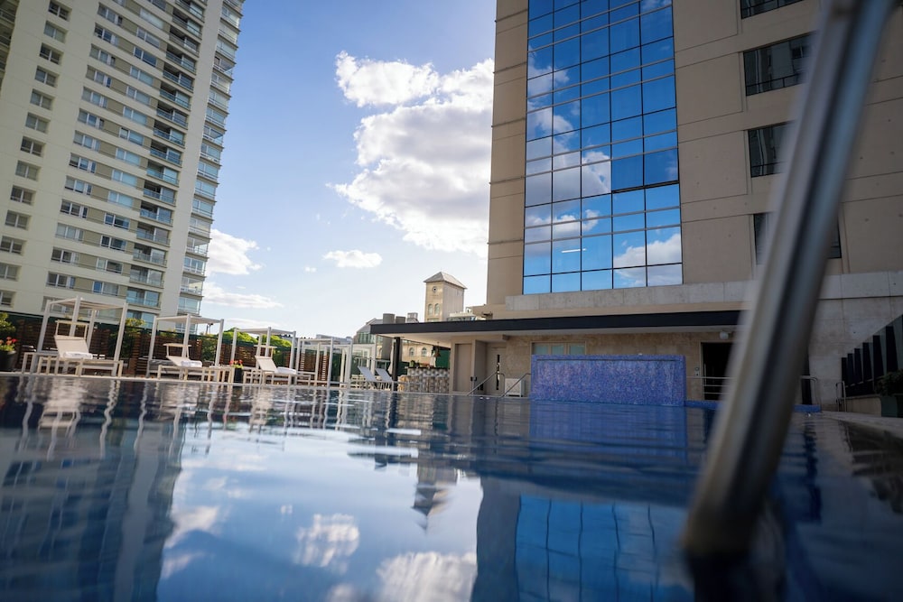 Alvear Icon Hotel 68/72