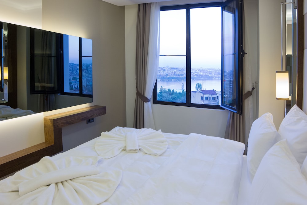 The Biancho Hotel Pera 40/73