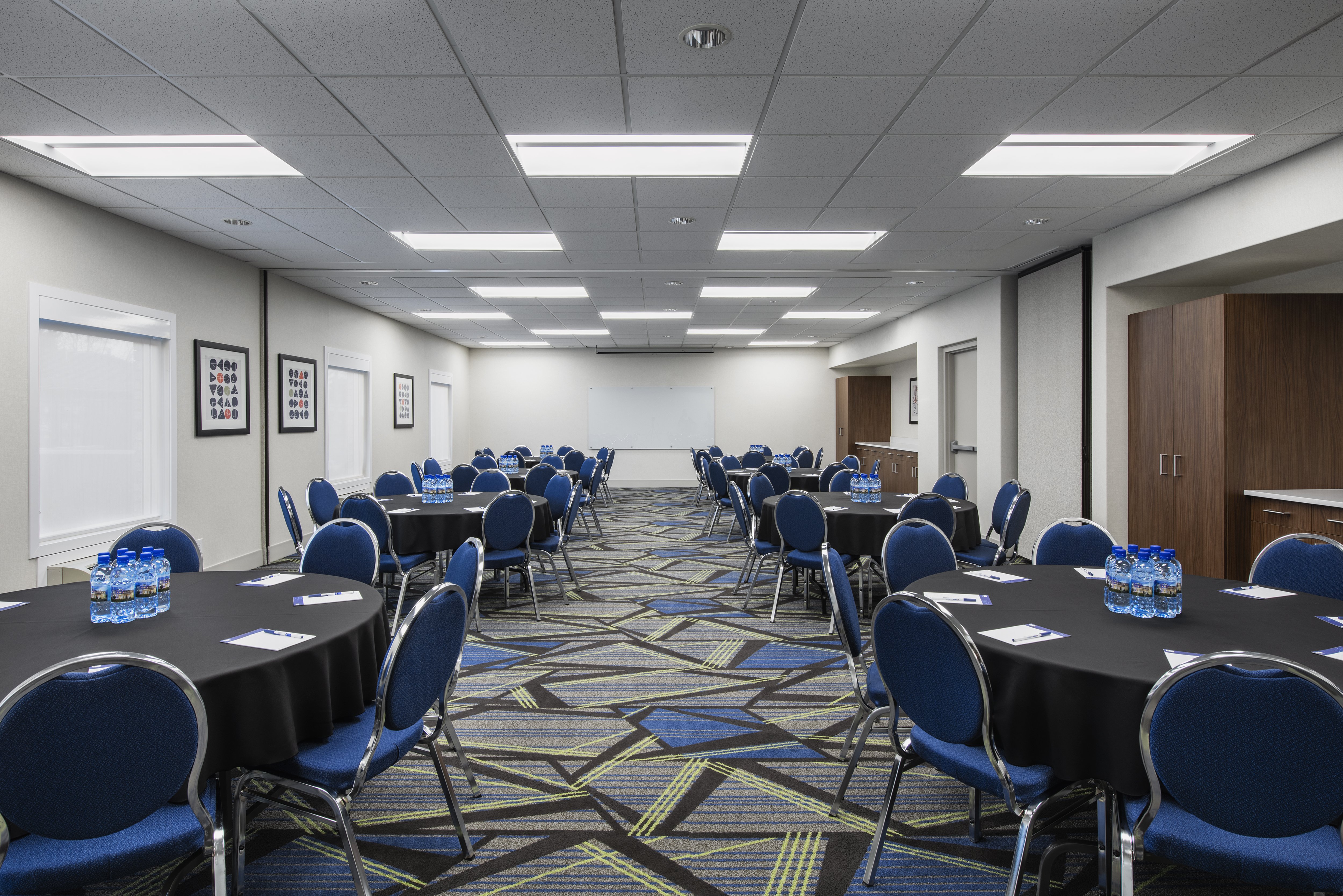 Holiday Inn Express Hotel Suites Saskatoon 48/51