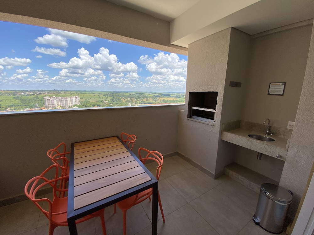 Hot Beach Suites 28/50