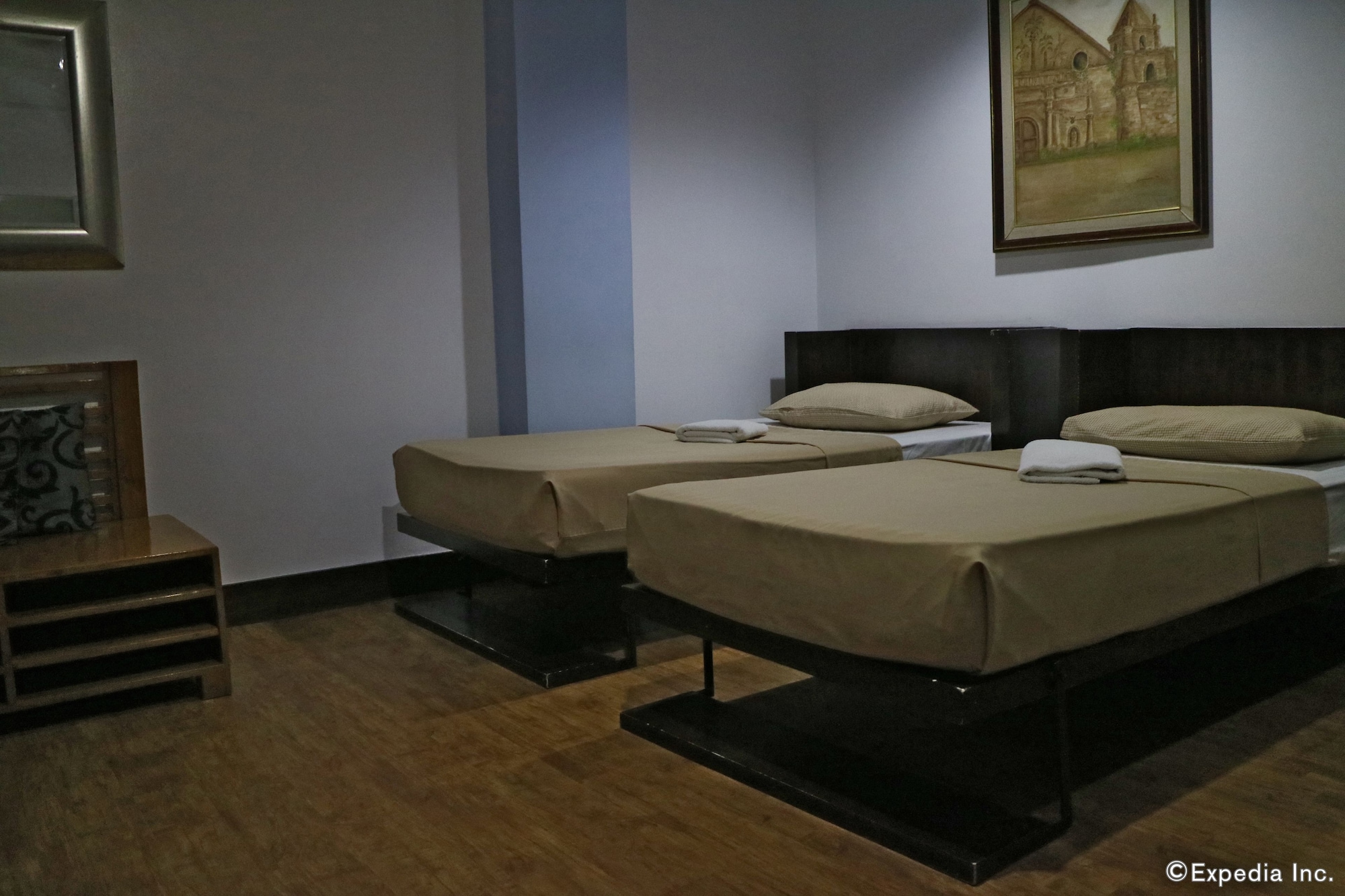 DELUXE, TWIN BEDS