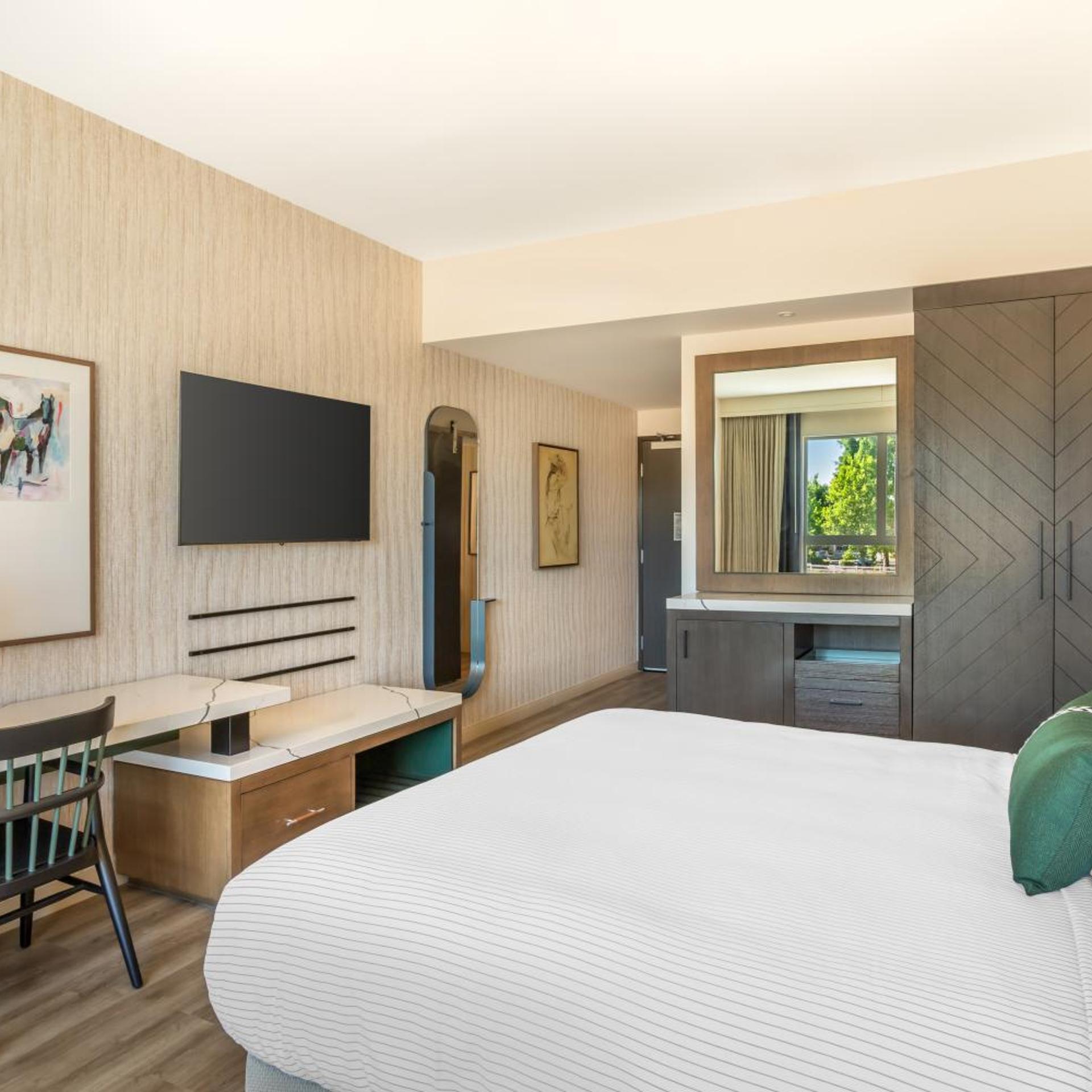 غرفة سوبيريور بسرير كينج بإطلالة على المسبح، Cambria Hotel Templeton - Paso Robles 4/5