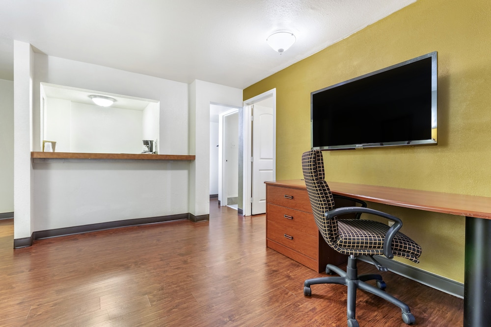 Rose City Inn And Suites 22/27
