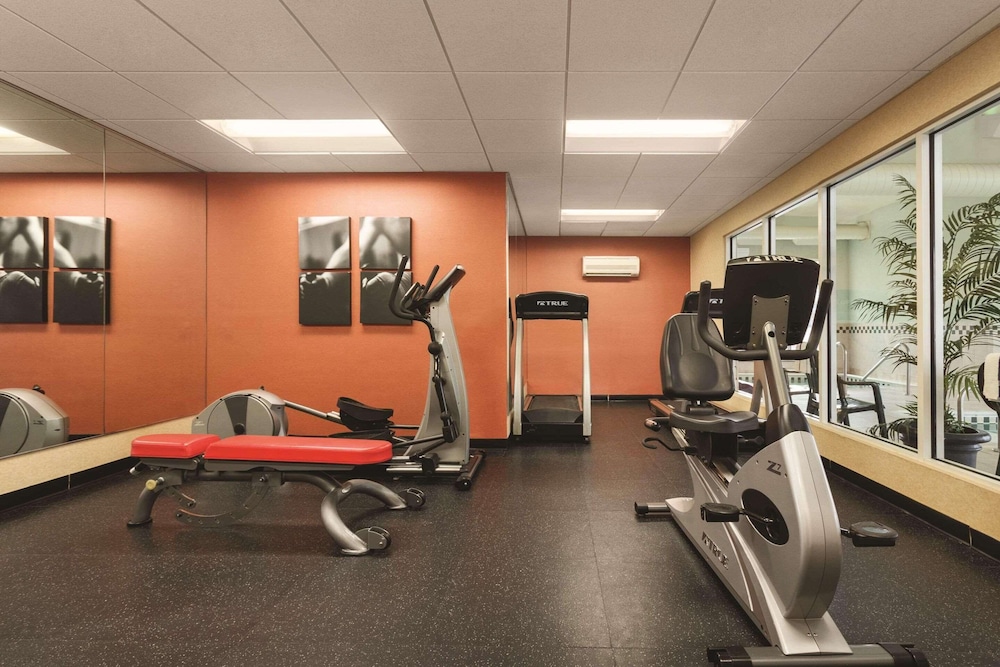 Country Inn & Suites by Radisson, Bentonville South - Rogers, AR 26/33