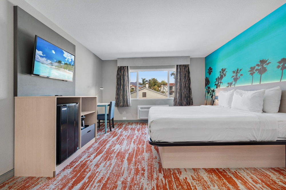 DELUXE, KING BED