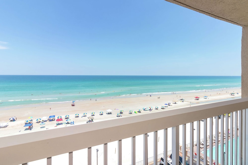 Hampton Inn Daytona Shores-Oceanfront photo3