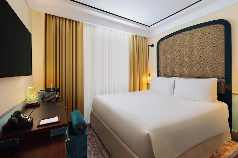 Petite, Double Bed