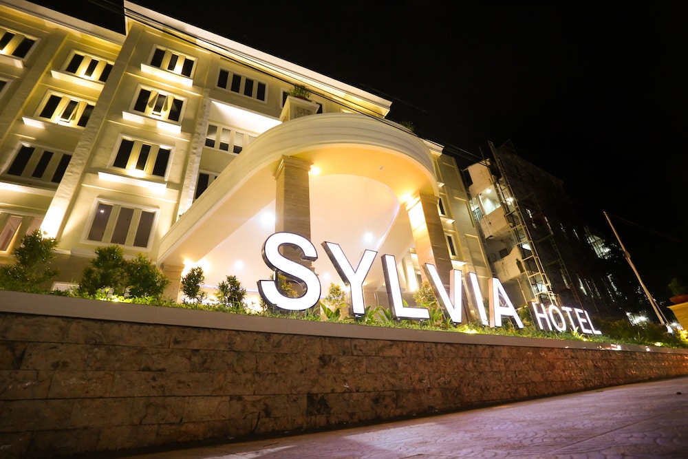 Sylvia Hotel Premier Kupang 8/57
