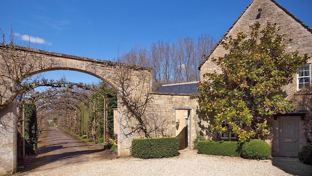 Weir Cottage 27/31