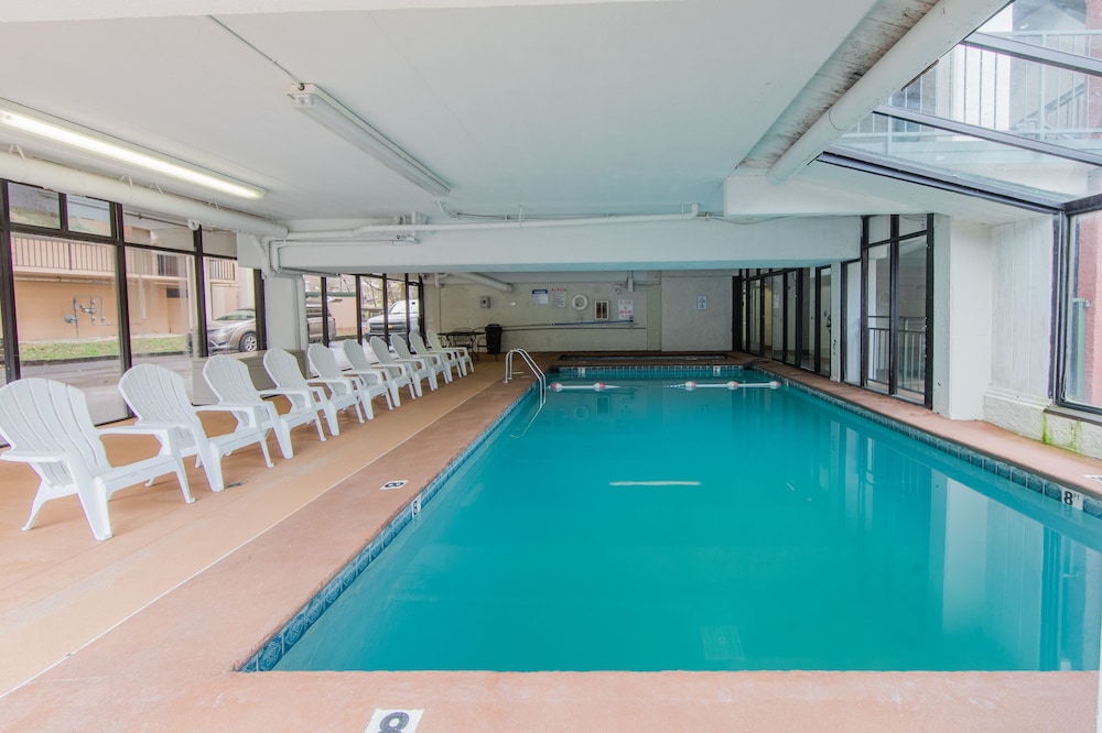 Oak Square Condominiums 20/50