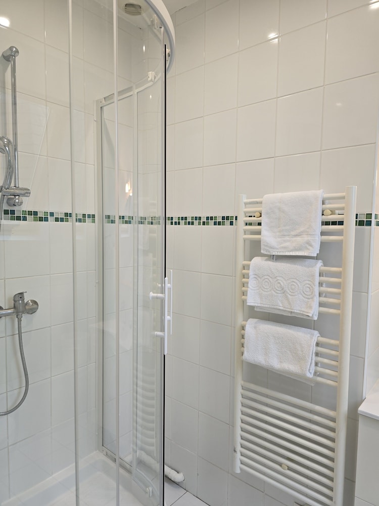 Castel Bayeux Guesthouse 48/50