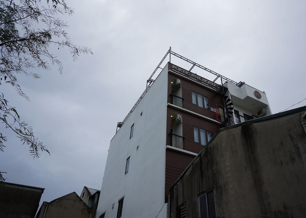 Poetic Hue Hotel 3/50