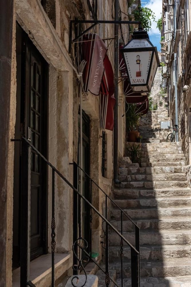Shanti Dubrovnik 43/50