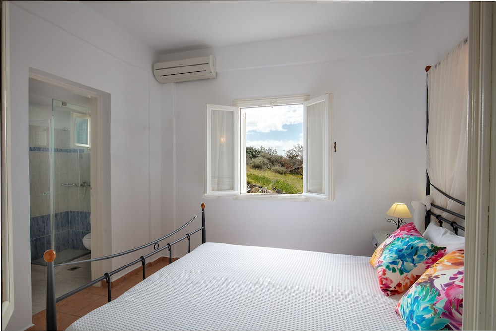 Anchor Suites 13/56