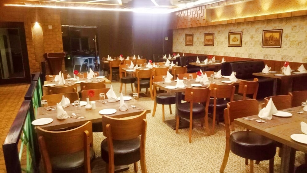 Pinnacle by Click Hotels, Lucknow 48/63