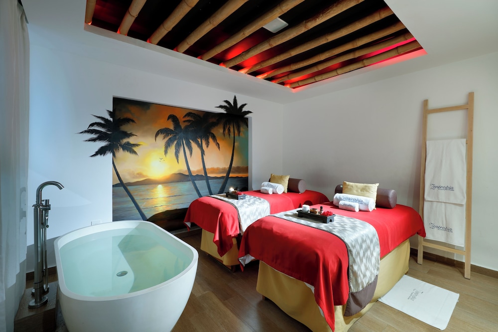 Family Selection At Grand Palladium Vallarta Resort Spa All Inclusive 50/50