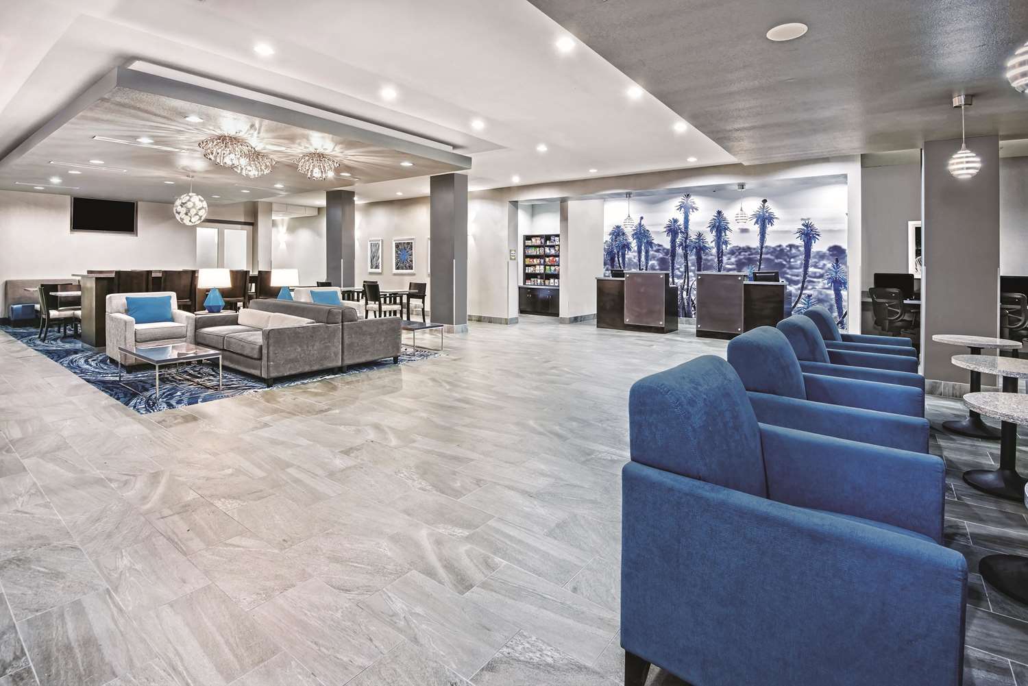 La Quinta Inn Suites By Wyndham Victoria South 5/55
