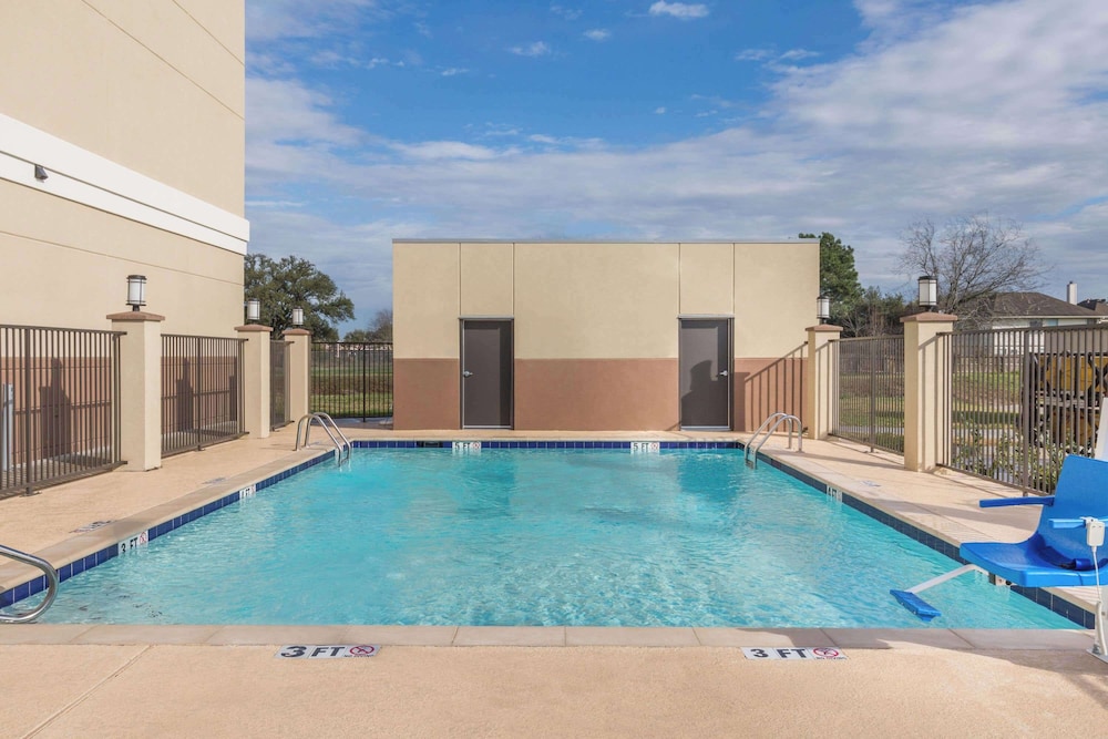 Days Inn & Suites by Wyndham Houston NW Cypress 4/26