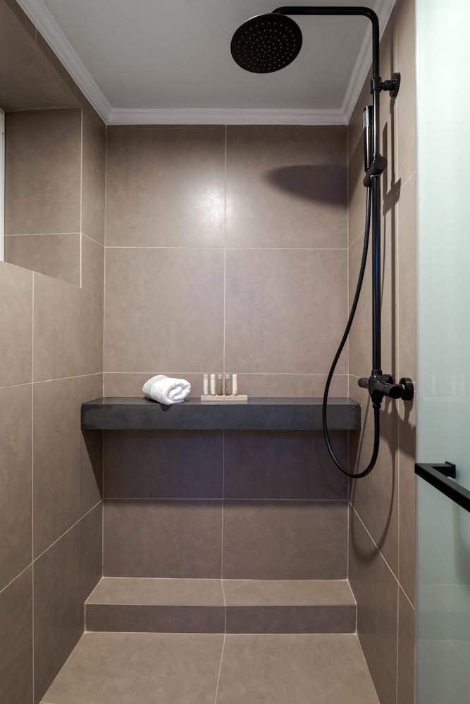 2Mazi Suites 24/47