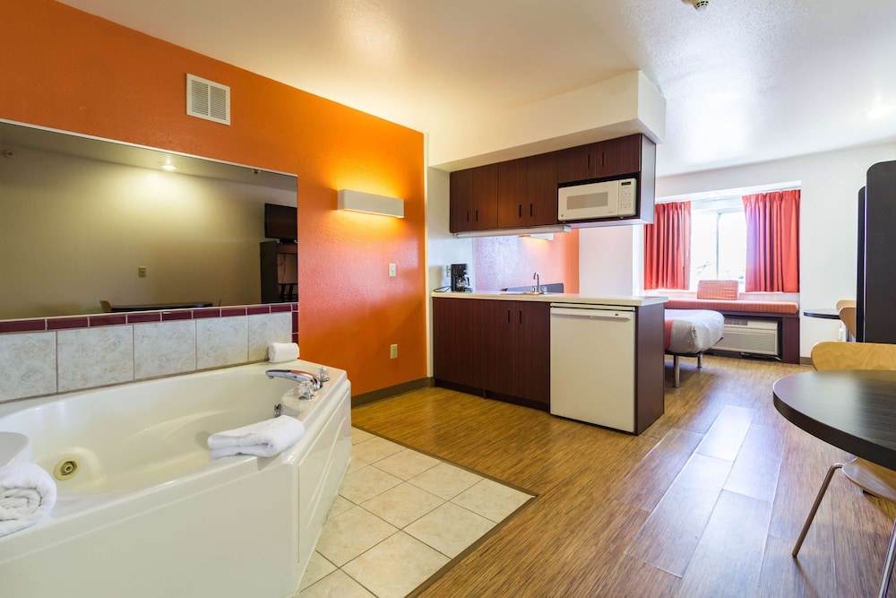Motel6 Huron, OH - Sandusky 29/62