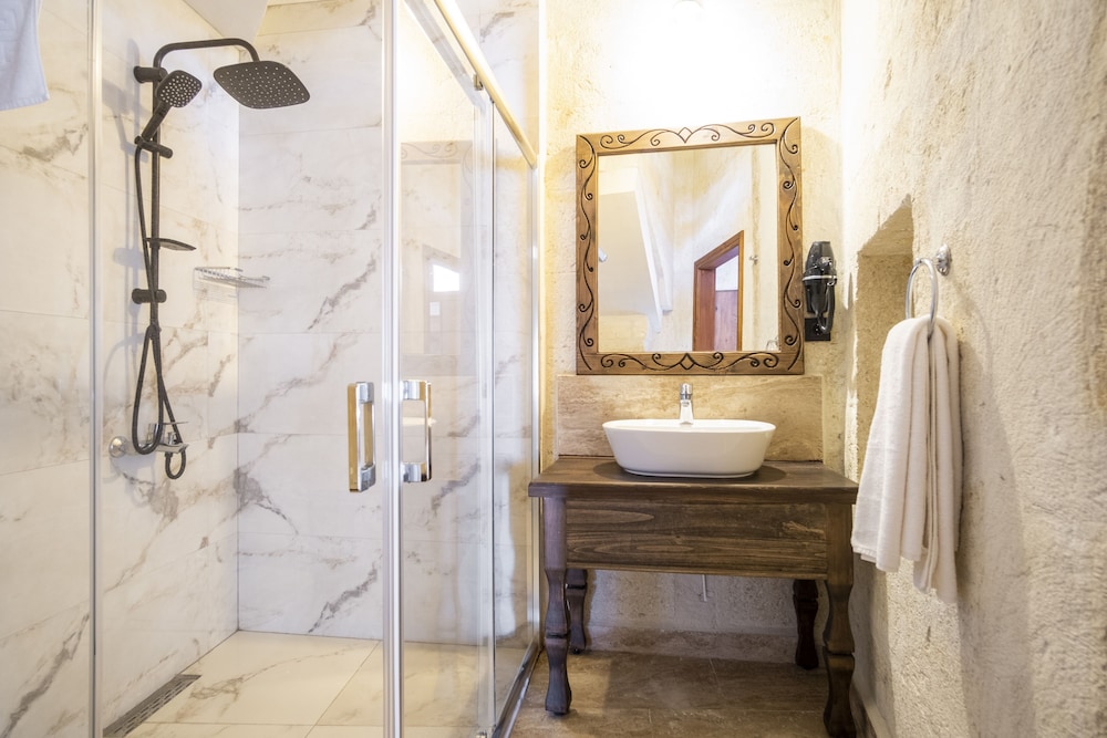 Uzay Cave Suites 43/50