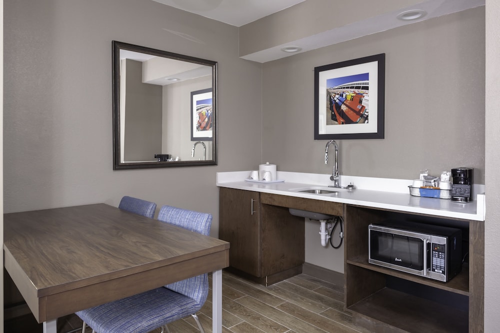 Hampton Inn & Suites Concord/Charlotte 15/57